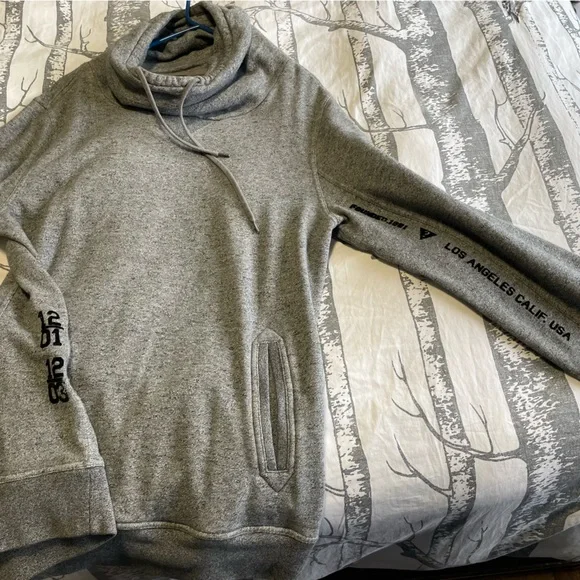 Guess sweater - Picture 3 of 3